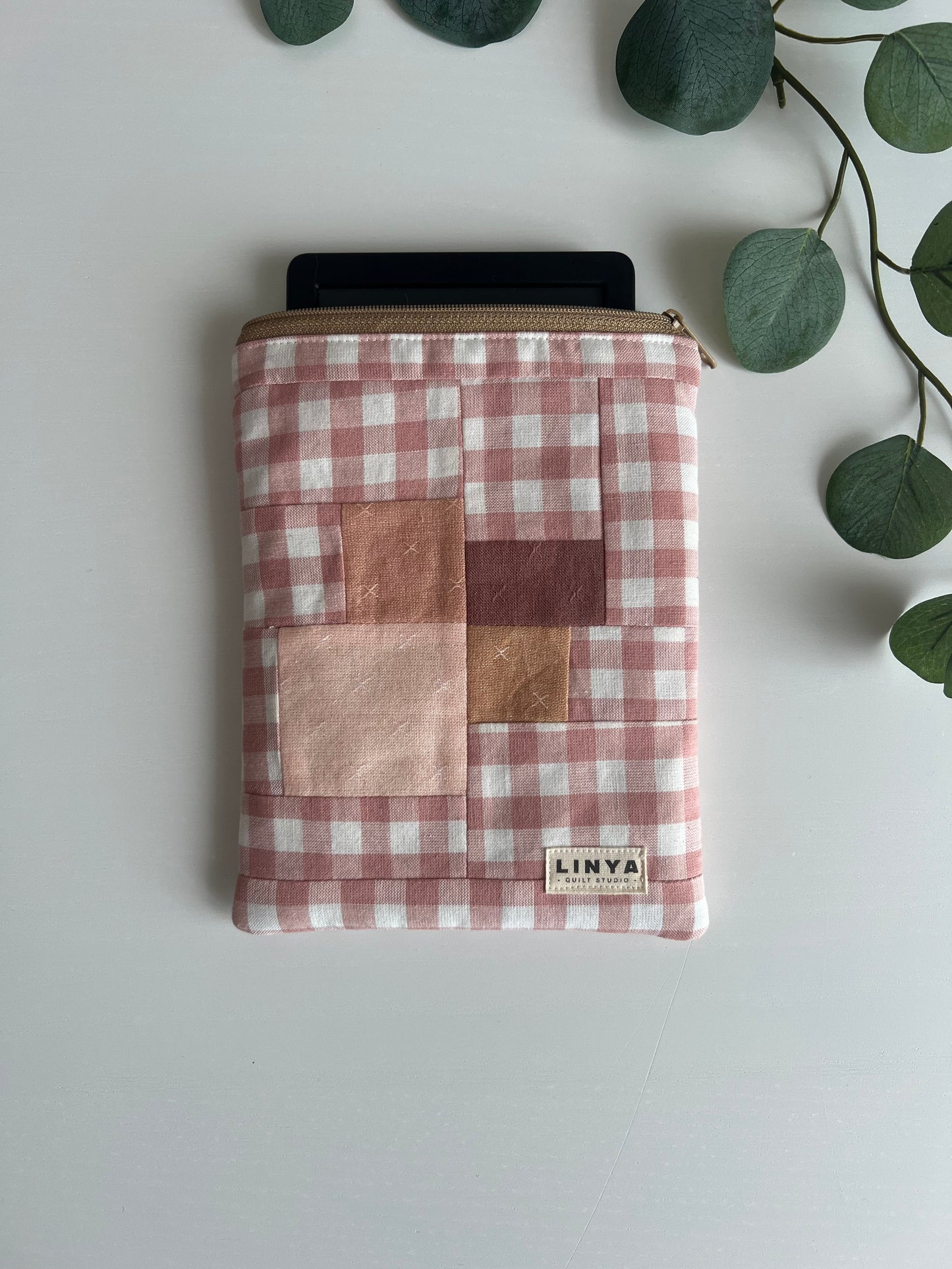 E-reader sleeve 6” uniek patchwork - Pink gingham