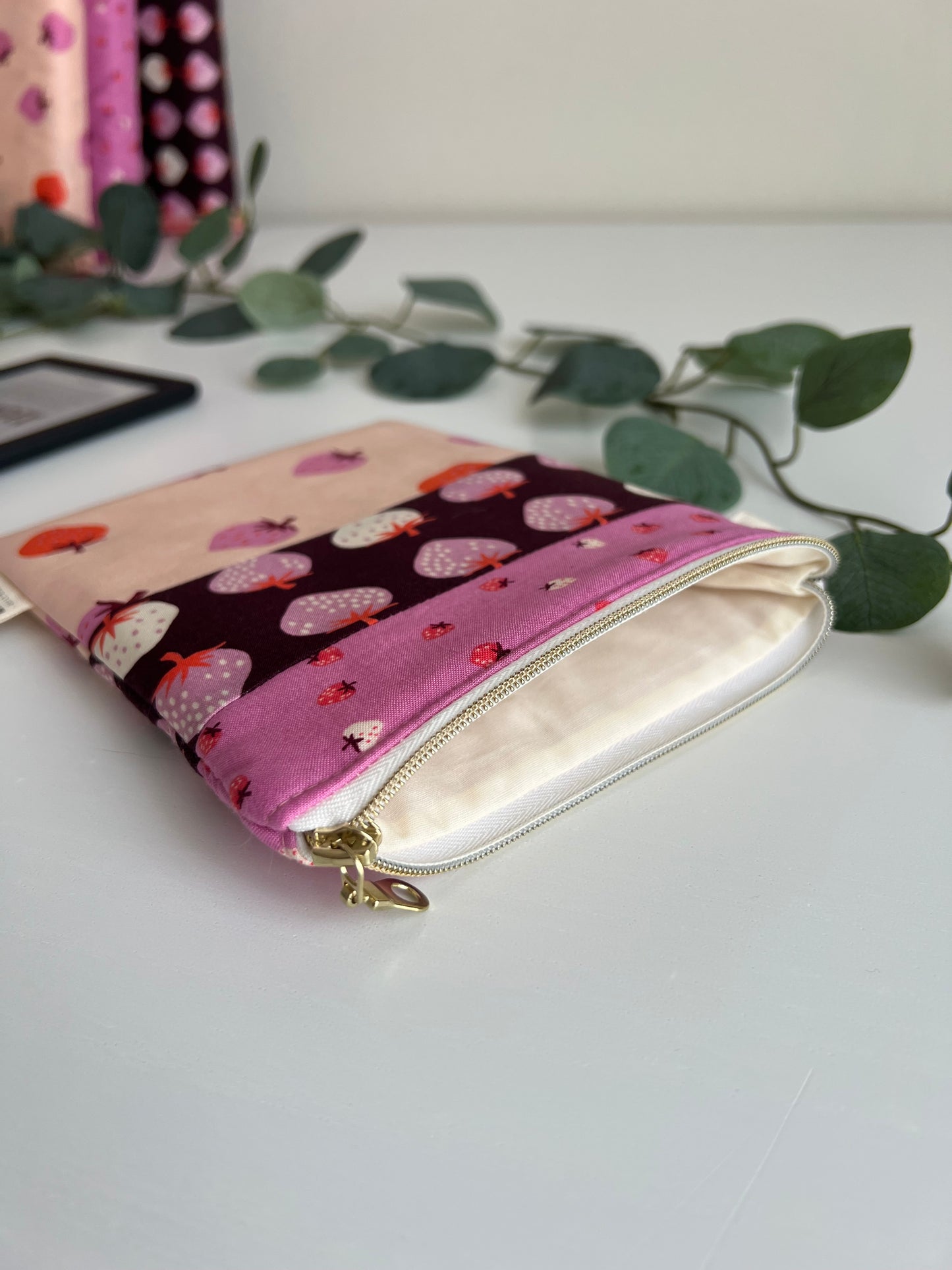 E-reader sleeve 6” patchwork - Tripple Strawberry