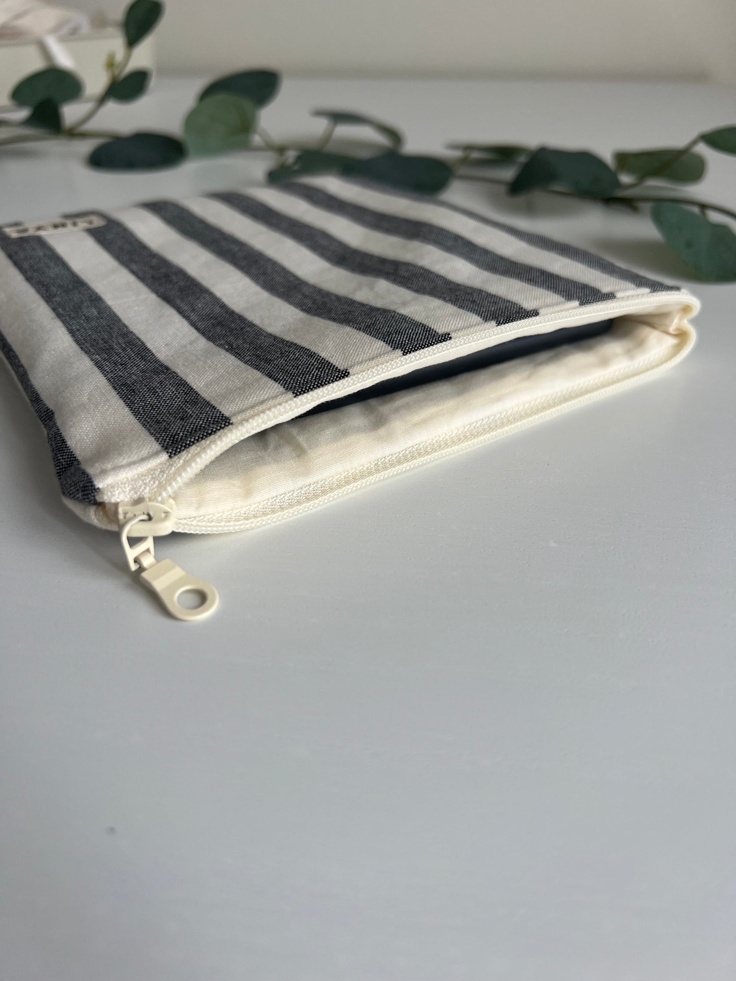 E-reader sleeve 7" - Swedish stripes