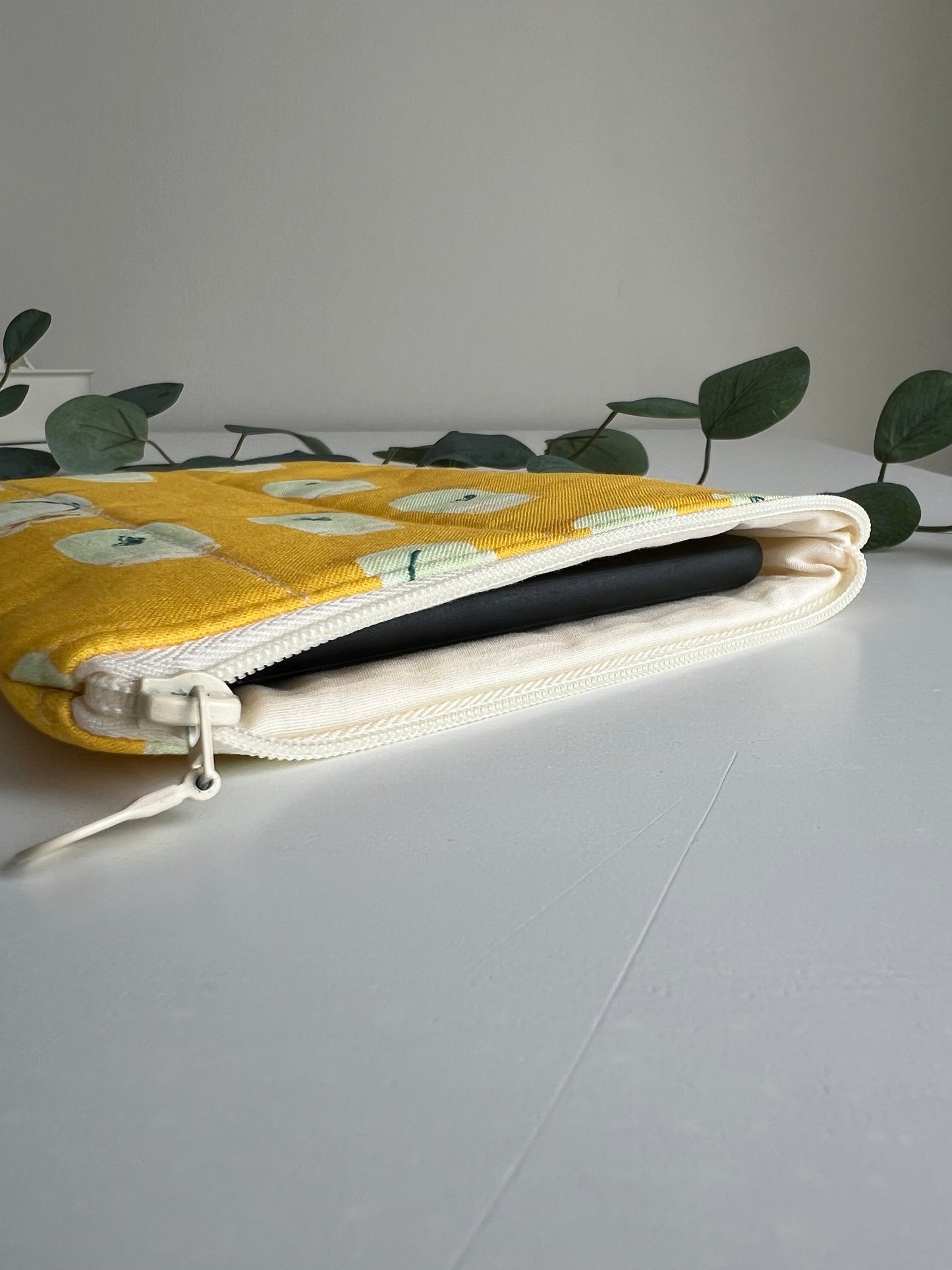 E-reader sleeve 6" gequilt - Becoming a frog