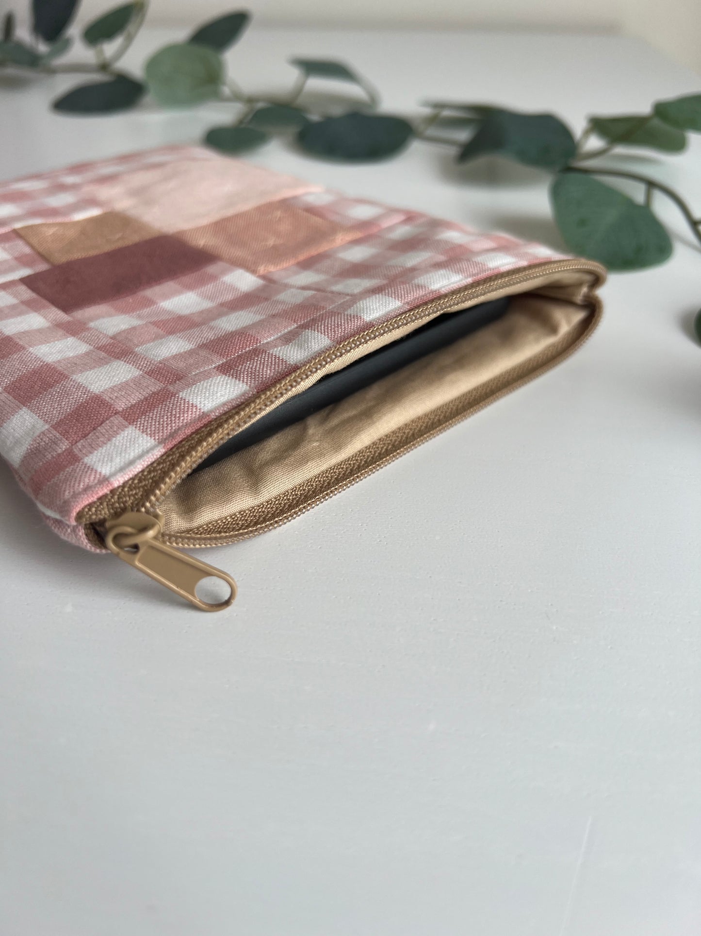 E-reader sleeve 6” uniek patchwork - Pink gingham