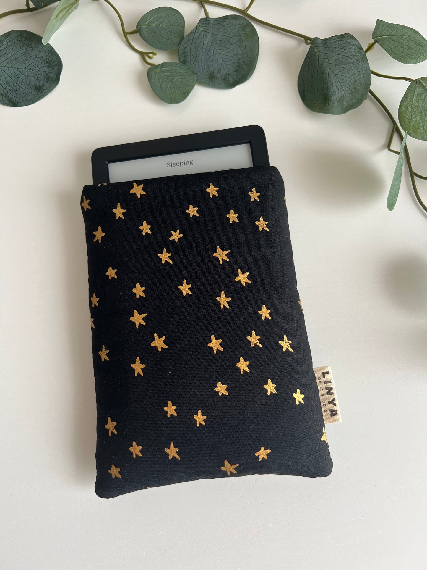 E-reader sleeve puffy - starry zwart