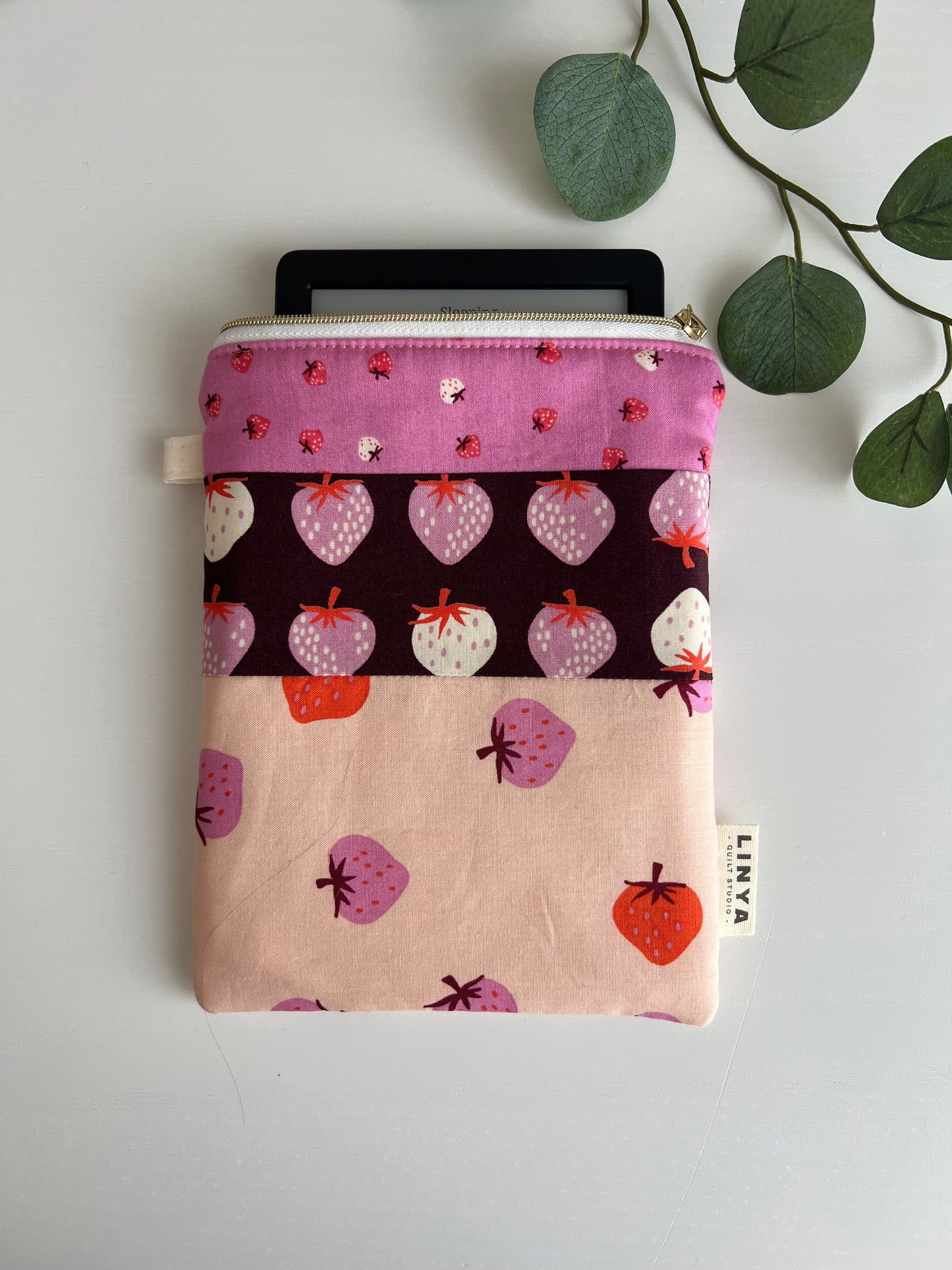 E-reader sleeve 6” patchwork - Tripple Strawberry