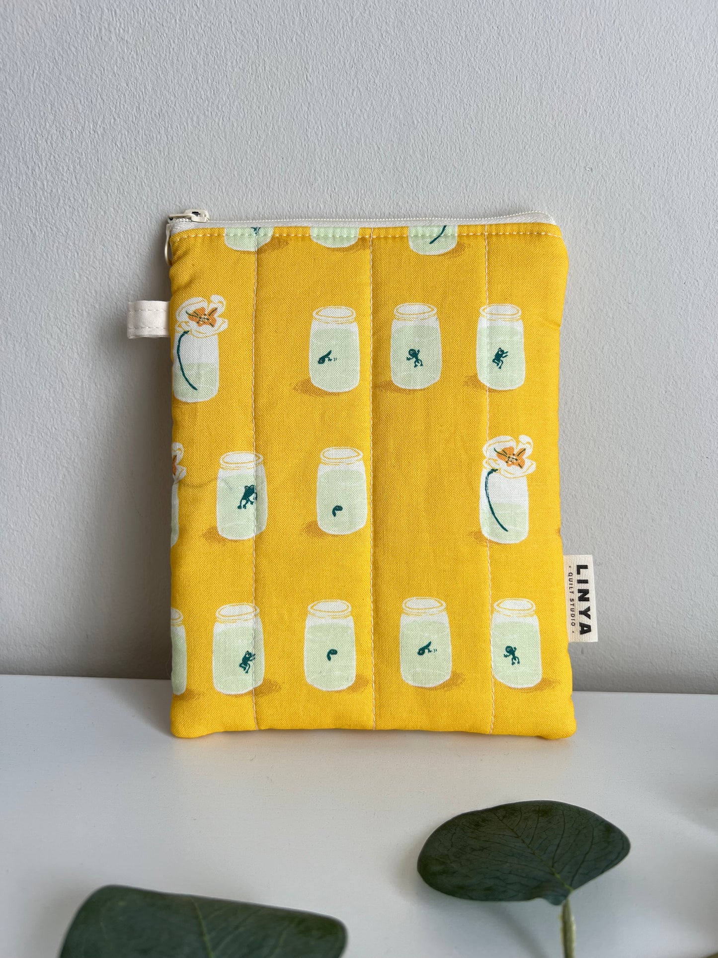 E-reader sleeve 6" gequilt - Becoming a frog