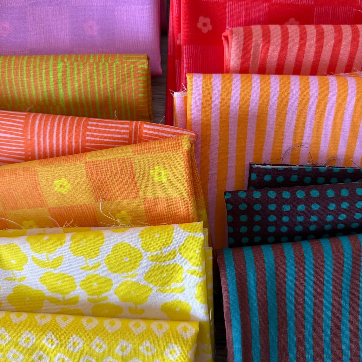 Ruby and Bee blenders Layercake 10” quiltstoffen pre-cuts