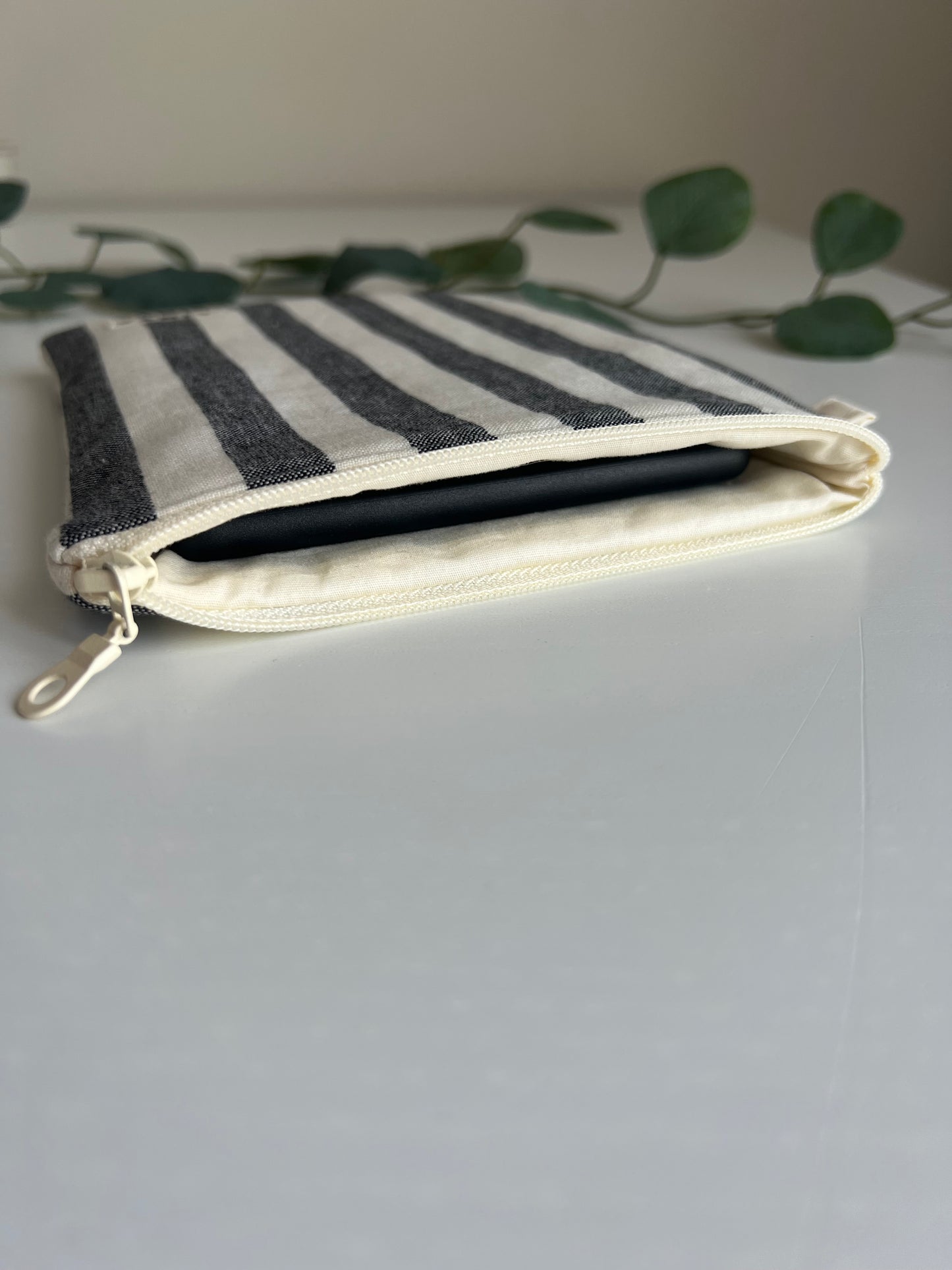 E-reader sleeve 6" gevoerd - Swedish stripes
