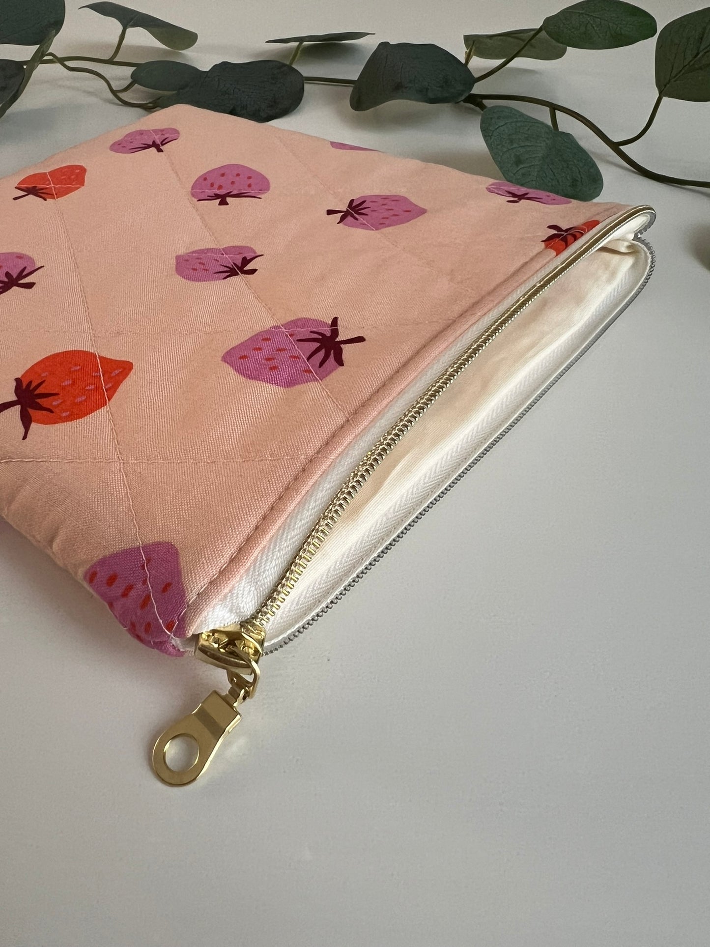 E-reader sleeve 7" gequilt -Strawberry Peach