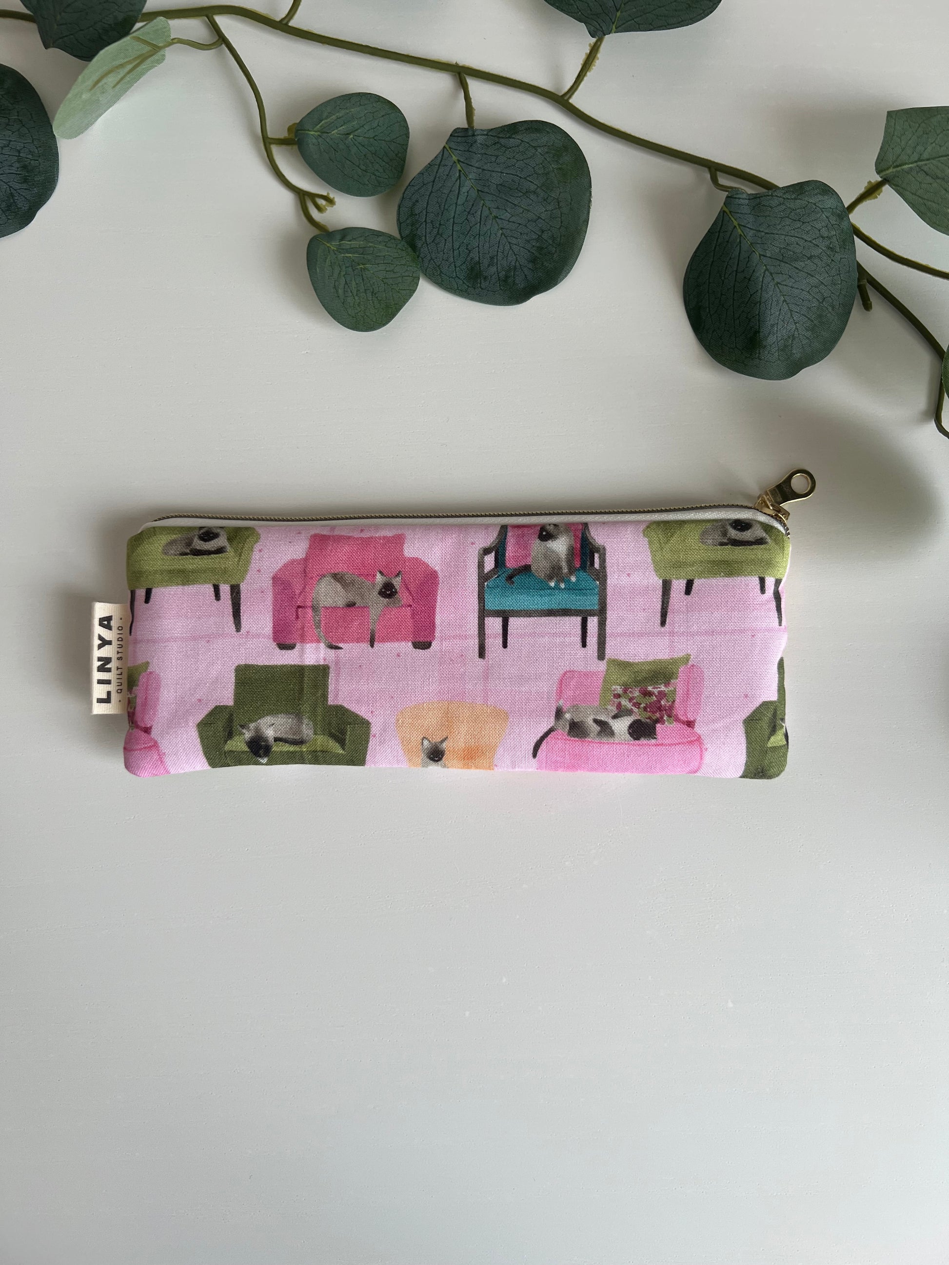 Etui voor pennen of (zonne)bril met katten print op de stof