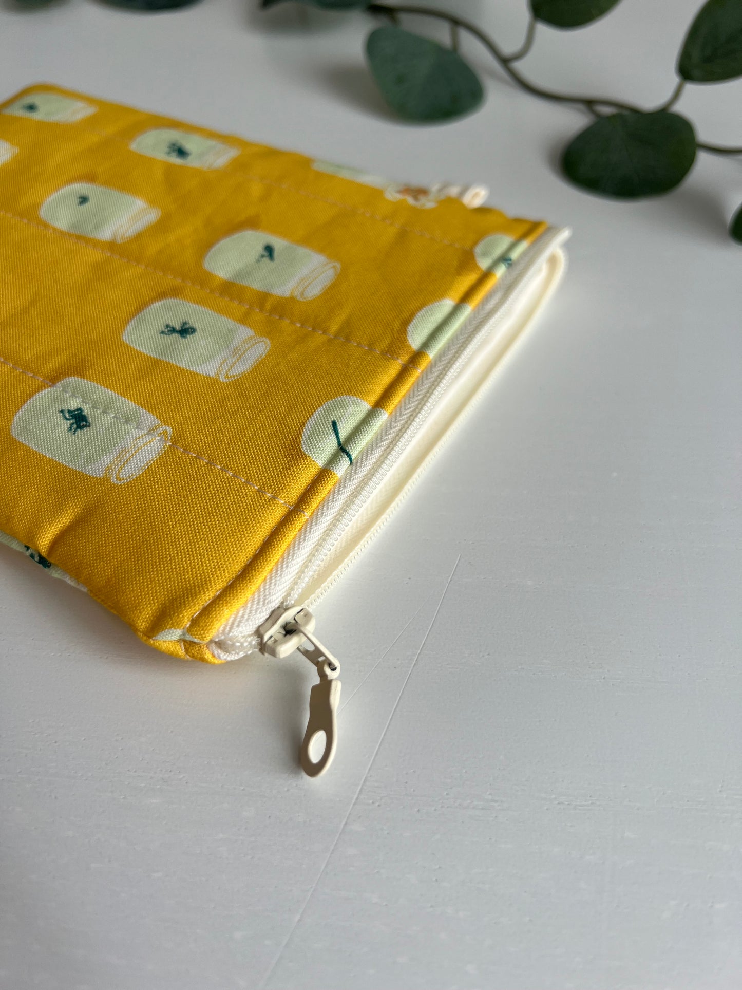 E-reader sleeve 6" gequilt - Becoming a frog