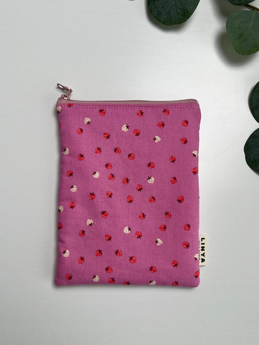 E-reader sleeve 6” - mini strawberries