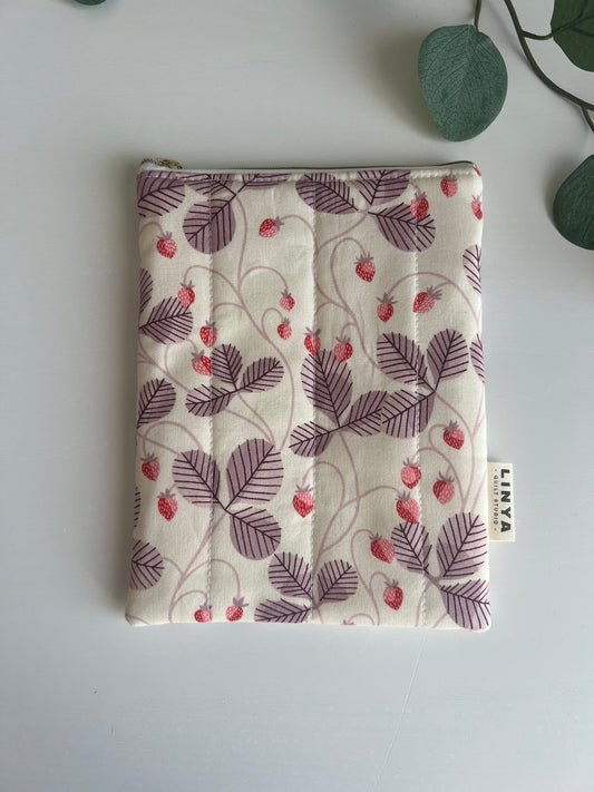 E-reader sleeve 6” gequilt - Strawberry vines