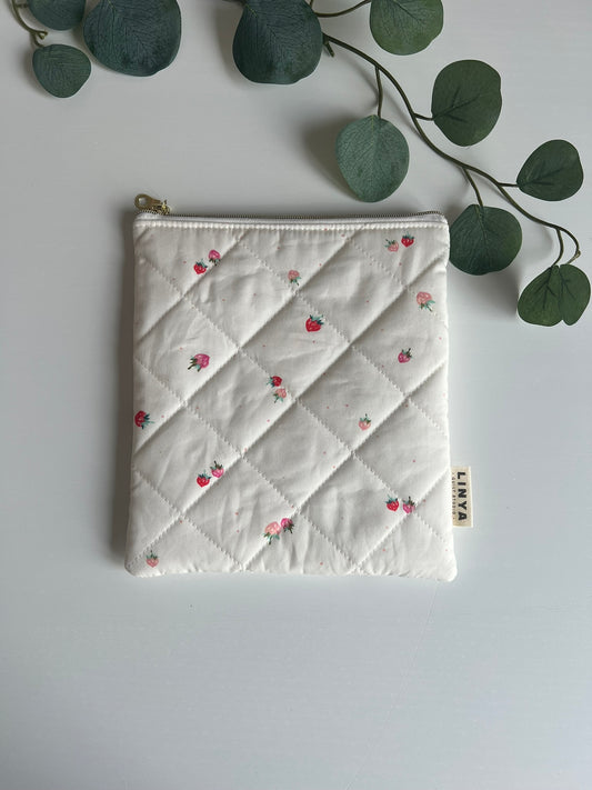 E-reader sleeve 7" gequilt - Berry drizzle